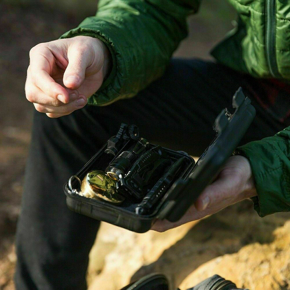 Multifunctional Outdoor Surviving Tool